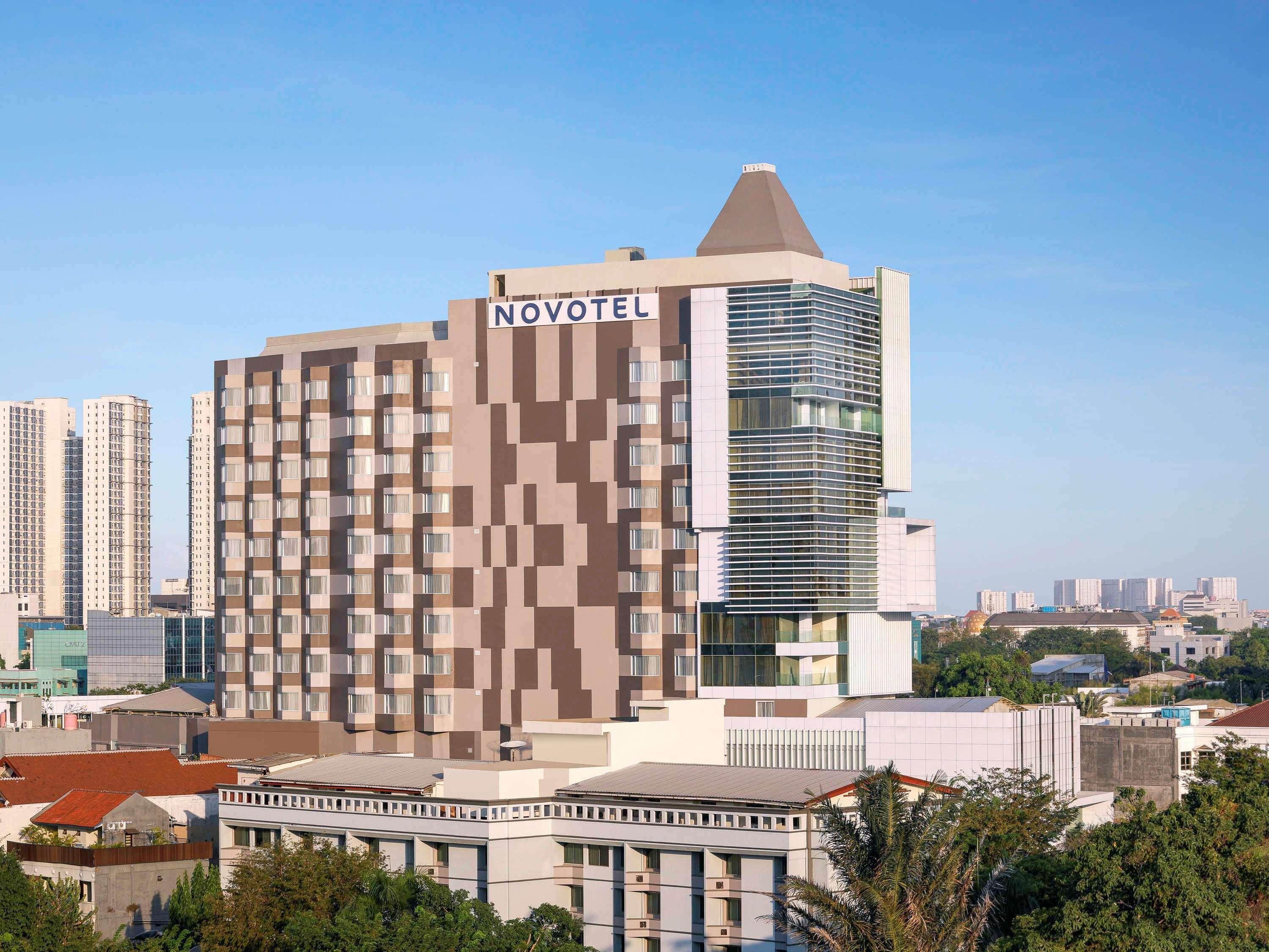 Novotel Jakarta Cikini Exterior foto